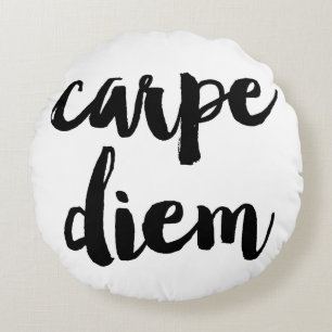 Carpe Diem Brush Typografy Statement Pillow Rundes Kissen