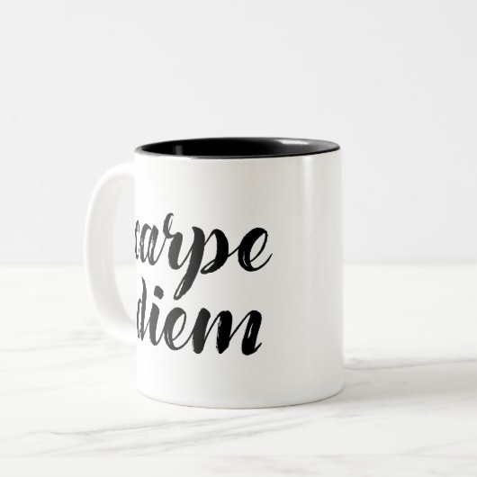 Carpe Diem Bürstenanschläge Zweifarbige Tasse (Vorderseite Links)