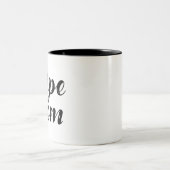 Carpe Diem Bürstenanschläge Zweifarbige Tasse (Mittel)