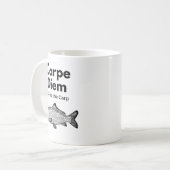Carpe Diem Seize Carp Fishing Shirt, Funny Kaffeetasse (Vorderseite Links)