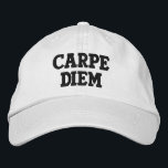 Carpe Diem "Seize the Day" (Lateinisch) Bestickte Baseballkappe<br><div class="desc">Carpe Diem ist lateinisch für "Seize the Day". Erinnern Sie sich und andere daran,  jeden Tag als Gelegenheit zu nehmen.</div>