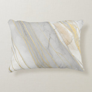 Carrara-Marmor-Textur mit goldenen Adern Dekokissen