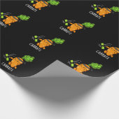 Carrate Funny Carrot Karate Pun Dark BG Geschenkpapier (Ecke)