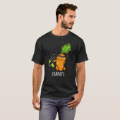 Carrate Funny Carrot Karate Pun Dark BG T-Shirt (Vorne ganz)