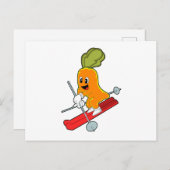 Carrot als Skifahrer mit Ski Postkarte (Vorne/Hinten)