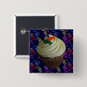 Carrot Cake Cupcake mit Confetti Button (Vorne & Hinten)