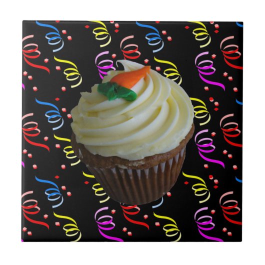 Carrot Cake Cupcake mit Confetti Fliese (Vorderseite)