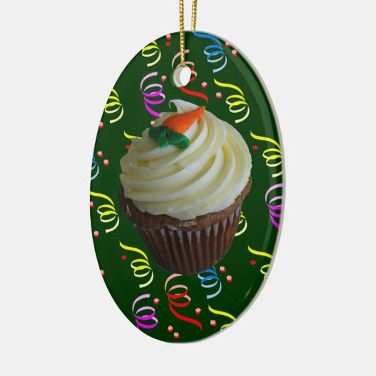 Carrot Cake Cupcake mit Confetti Keramik Ornament (Links)