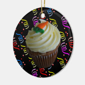 Carrot Cake Cupcake mit Confetti Keramik Ornament (Links)