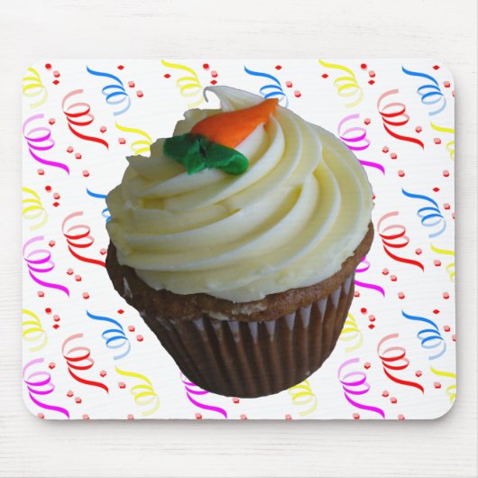 Carrot Cake Cupcake mit Confetti Mousepad (Vorne)