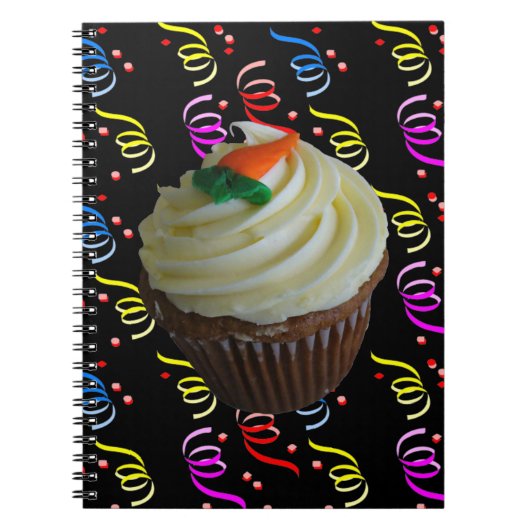 Carrot Cake Cupcake mit Confetti Notizblock (Vorderseite)