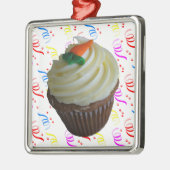 Carrot Cake Cupcake mit Confetti Ornament Aus Metall (Links)
