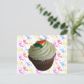 Carrot Cake Cupcake mit Confetti Postkarte (Stehend Vorderseite)