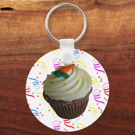 Carrot Cake Cupcake mit Confetti Schlüsselanhänger (Vorderseite)