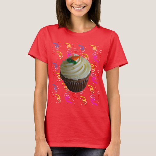 Carrot Cake Cupcake mit Confetti T-Shirt (Vorderseite)