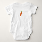 Carrot Monogram Baby Strampler (Rückseite)