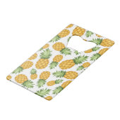 Cartoon-Ananas-Muster Geldkarten Flaschenöffner (Vorderseite Schrägansicht)