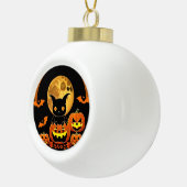 Cartoon Bat und Pumpkins unter Vollmond Keramik Kugel-Ornament (Rechts)