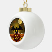 Cartoon Bat und Pumpkins unter Vollmond Keramik Kugel-Ornament (Rechts)
