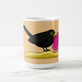 Cartoon Blackbird isst eine Eiscreme Kaffeetasse (Mittel)