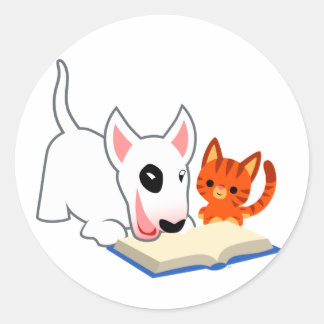 Cartoon Bullie und Kitty mit Buchsticker Runder Aufkleber