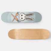 Cartoon Bunny Skull und Crossbones Skateboard (Horizontal)