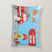 Cartoon des Kleinen Jungen Feuerwehrmann mit Vorna Dekokissen (Rückseite(Vertikal))