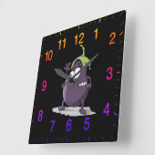 Cartoon eggplant with big eyes green hair 2 quadratische wanduhr (Winkel)