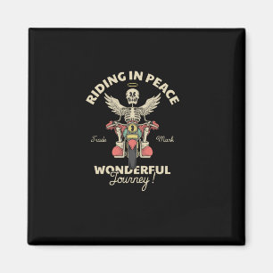 Cartoon-Emblem des Schädelengels Motorrad fahren Magnet