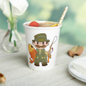 Cartoon Fischer mit großer Fangflotte Pappbecher