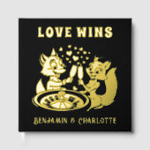 Cartoon Fox Couple | Verheiratet in Las Vegas Gold Gästebuch (Vorderseite)