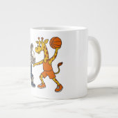 Cartoon giraffe & rhino playing basketball Jumbo-Tasse (Vorderseite Rechts)