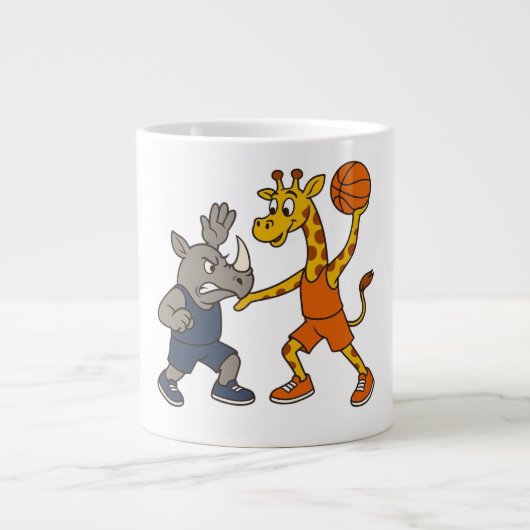 Cartoon giraffe & rhino playing basketball Jumbo-Tasse (Vorderseite)