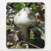 Cartoon Gnome unter einem Pilz Mousepad (Vorne)