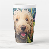 Cartoon Goldendoodle im Garten Latte Tasse (Vorderseite)