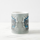 Cartoon Gray Elephant bricht durch hellgrau Kaffeetasse (Mittel)