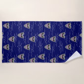 Cartoon Great White Shark Ocean Waves Surfer Strandtuch (Vorderseite)