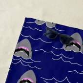 Cartoon Great White Shark Ocean Waves Surfer Strandtuch (Beispiel)