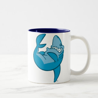 Cartoon-Haifischrollen lachende Tasse