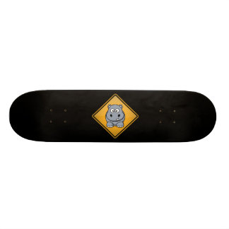 Cartoon Hippo Warnzeichen Skateboard