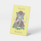 Cartoon-Illustration aus Wolle Sockelschild (Vorderseite)