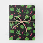 Cartoon Kaktus mit Blume auf schwarzem Hintergrund Geschenkpapier Set (Beispiel)