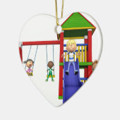 Cartoon-Kinder an einem Spielplatz Keramik Ornament (Links)