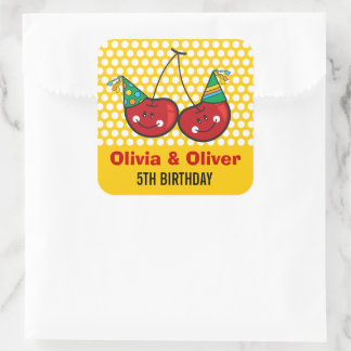 Cartoon Kirschen mit Party Hasen Geburtstag Quadratischer Aufkleber