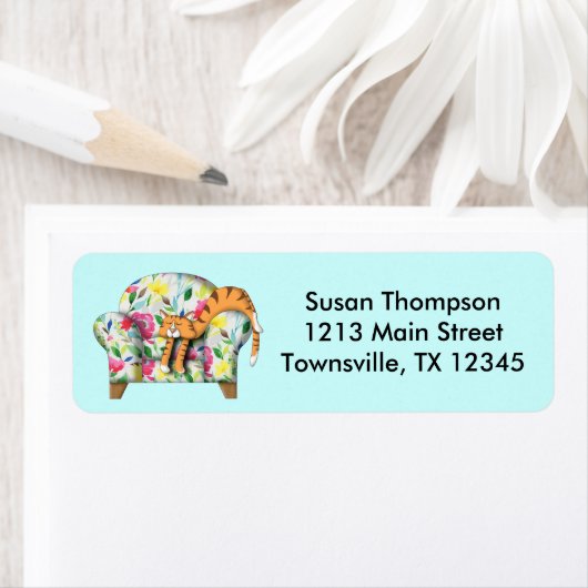 Cartoon Kitty schläft auf einem Blumenstuhl (Insitu)