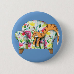 Cartoon Kitty schläft auf einem Blumenstuhl Button