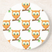 Cartoon Kleine Owl auf Zweigmuster Sandstein Untersetzer (Vorne)