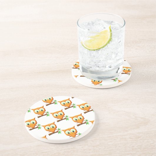 Cartoon Kleine Owl auf Zweigmuster Sandstein Untersetzer (Seite)