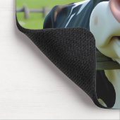 Cartoon Kuh zinnt über einen Zaun Mousepad (Ecke)