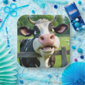 Cartoon Kuh zinnt über einen Zaun Pappteller (Party)